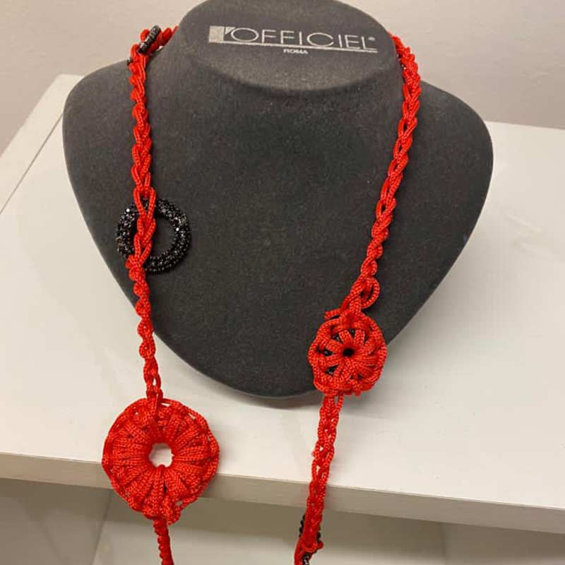 collana-rossa-nero